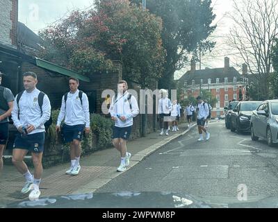 Richmond, Großbritannien. März 2024. Richmond Hill Hotel, Richmond. März 2024. Das englische Rugby-Team verlässt das Richmond Hill Hotel in Richmond auf dem Weg zum 6 Nations Rugby-Spiel gegen Irland in Twickenham. Quelle: james jagger/Alamy Live News Stockfoto