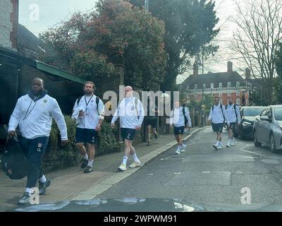 Richmond, Großbritannien. März 2024. Richmond Hill Hotel, Richmond. März 2024. Das englische Rugby-Team verlässt das Richmond Hill Hotel in Richmond auf dem Weg zum 6 Nations Rugby-Spiel gegen Irland in Twickenham. Quelle: james jagger/Alamy Live News Stockfoto