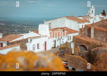 Blick auf das weiße Dorf Monsaraz in Portugal Stockfoto