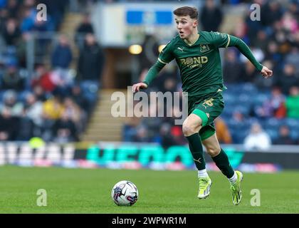 Alfie Devine von Plymouth Argyle Attacking during the Sky Bet Championship Match Blackburn Rovers vs Plymouth Argyle at Ewood Park, Blackburn, Vereinigtes Königreich, 9. März 2024 (Foto: Stan Kasala/News Images) Stockfoto