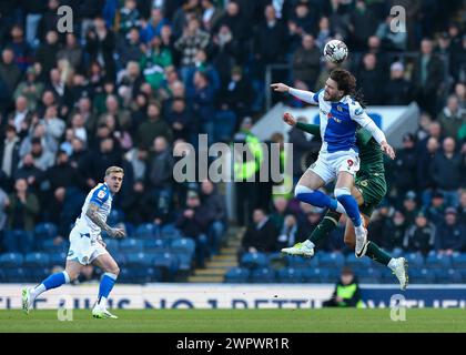 Ashley Phillips von Plymouth Argyle kämpft in der Luft mit Sam Gallagher von Blackburn Rovers während des Sky Bet Championship Matches Blackburn Rovers gegen Plymouth Argyle in Ewood Park, Blackburn, Vereinigtes Königreich, 9. März 2024 (Foto: Stan Kasala/News Images) Stockfoto