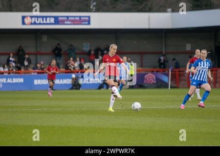 Crawley, Großbritannien. März 2024. Broadfield Stadium, Crawley, 9. März 2024; Millie Turner (21 man United) in Aktion während des Adobe Womens FA Cup Spiels zwischen Brighton und Hove Albion und Manchester United im Broadfield Stadium, Crawley. (Tom Phillips/SPP) Credit: SPP Sport Press Photo. /Alamy Live News Stockfoto