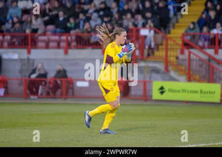 Crawley, Großbritannien. März 2024. Broadfield Stadium, Crawley, 9. März 2024; Mary Earps (27 Mann United) feiert Manchester united beim Adobe Womens FA Cup Spiel zwischen Brighton und Hove Albion und Manchester United im Broadfield Stadium, Crawley. (Tom Phillips/SPP) Credit: SPP Sport Press Photo. /Alamy Live News Stockfoto