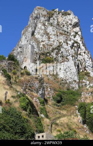 Blick auf das normannische Schloss von Caltabellotta, Sizilien, Italien Stockfoto