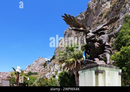 Denkmal der Gefallenen, Caltabellotta, Sizilien Stockfoto