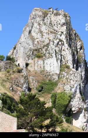 Blick auf das normannische Schloss von Caltabellotta, Sizilien, Italien Stockfoto