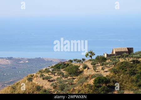 Atemberaubende Aussicht von den Höhen von Caltabellotta, Sizilien, Italien Stockfoto