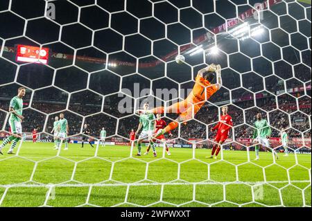 Enschede, Niederlande. März 2024. ENSCHEDE, Stadion Grolsch Veste, 09-03-2024, Saison 2023/2024, niederländischer Eredivisie Football während des Spiels Twente - Sparta Sparta Rotterdam Torhüter Nick Olij spart Credit: Pro Shots/Alamy Live News Stockfoto