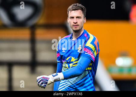 Torhüter Jack Stevens (1 cambridge united) sieht am Samstag, den 9. März 2024, beim Spiel der Sky Bet League 1 zwischen Cambridge United und Northampton Town im Cledara Abbey Stadium in Cambridge an. (Foto: Kevin Hodgson | MI News) Credit: MI News & Sport /Alamy Live News Stockfoto