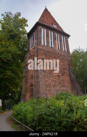 Alter Turm in der historischen Hansestadt Wismar, an der Ostseeküste Mecklenburg-Vorpommerns in Deutschland Stockfoto