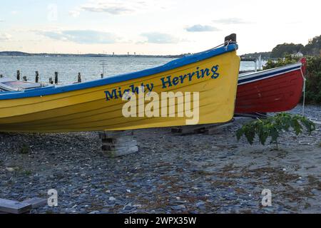 Das Hotel liegt an der South Shore von Boston und ist ein Sommerspielplatz für Einheimische und ihre Familien. Viele Boote hier und Nantasket Beach. Schwimmen, Bootstouren, Stockfoto