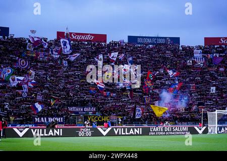 Bologna, Italien. März 2024. Fans des Bologna BFC während des Spiels zwischen Bologna FC und FC Internazionale im Stadio Renato Dall’Ara am 9. März 2024 in Bologna (Italien) Credit: Giuseppe Maffia/Alamy Live News Stockfoto