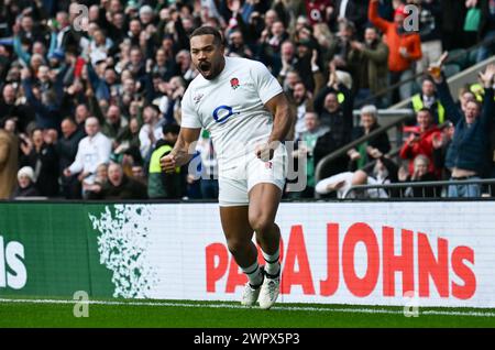 9. März 2024; Twickenham Stadium, London, England: Six Nations International Rugby England gegen Irland; Ollie Lawrence aus England feiert seinen Versuch in der 5. Minute für 5-3 Stockfoto