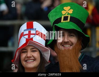 9. März 2024; Twickenham Stadium, London, England: Six Nations International Rugby England gegen Irland; Fans genießen das Aufwärmen Stockfoto