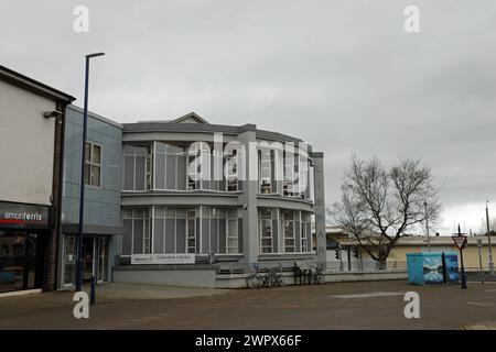 Öffentliche Bibliothek im Stil der 1960er Jahre in Coleraine in Nordirland Stockfoto