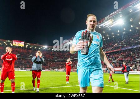 Enschede, Niederlande. März 2024. ENSCHEDE, Stadion Grolsch Veste, 03.09.2024, Saison 2023/2024, niederländischer Eredivisie Football während des Spiels Twente - Sparta FC Twente Torhüter Lars Unnerstall Credit: Pro Shots/Alamy Live News Stockfoto