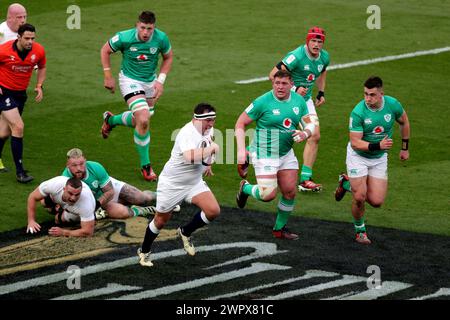 London, Großbritannien. März 2024. Der Englands Jamie George macht beim Guinness Six Nations Spiel zwischen England und Irland und Twickenham eine Pause. Quelle: Ben Whitley/Alamy Live News Stockfoto