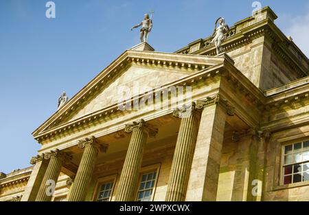 Lyme Park, elisabethanisches Herrenhaus aus dem 16. Jahrhundert mit barocker und palladianischer Architektur im Peak District National Park in der Nähe von Stockport in Cheshire Stockfoto