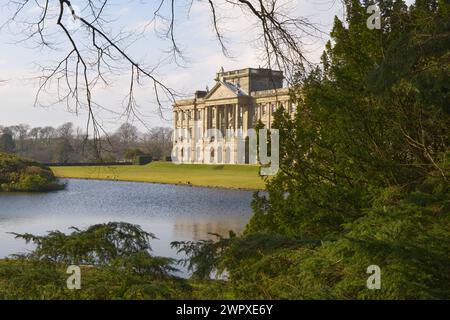 Lyme Park, elisabethanisches Herrenhaus aus dem 16. Jahrhundert mit barocker und palladianischer Architektur im Peak District National Park in der Nähe von Stockport in Cheshire Stockfoto