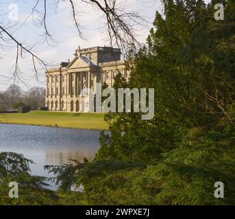 Lyme Park, elisabethanisches Herrenhaus aus dem 16. Jahrhundert mit barocker und palladianischer Architektur im Peak District National Park in der Nähe von Stockport in Cheshire Stockfoto