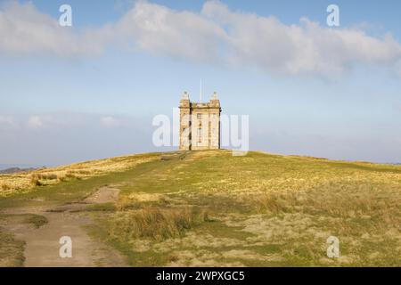 The Cage, ein elisabethanischer Turm aus dem 16. Jahrhundert im Lyme Park im Peak District National Park in Disley bei Stockport in Cheshire, England Stockfoto