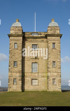 The Cage, ein elisabethanischer Turm aus dem 16. Jahrhundert im Lyme Park im Peak District National Park in Disley bei Stockport in Cheshire, England Stockfoto