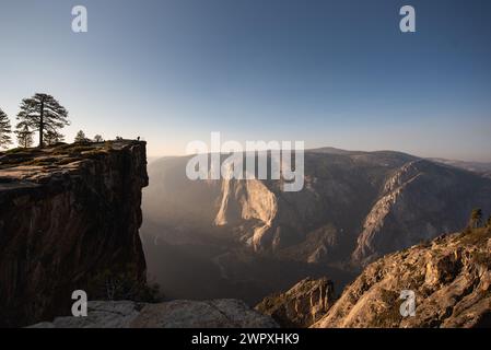 Blick in Richtung El Capitan vom Taft Point im Yosemite-Nationalpark Stockfoto