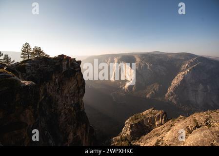 Blick in Richtung El Capitan vom Taft Point im Yosemite-Nationalpark Stockfoto