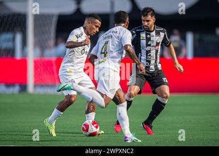 Santos, Brasilien. März 2024. Otero während eines Spiels zwischen Santos und Inter de Limeira, gültig für das Spiel der zwölften Runde der Paulista Fußball-Meisterschaft 2024, das am Samstag, den 9. März 2024, im Stadion Urbano Caldeira (Vila Belmiro) in Santos, Südküste des Bundesstaates São Paulo, ausgetragen wurde. Quelle: Anderson Lira/FotoArena/Alamy Live News Stockfoto