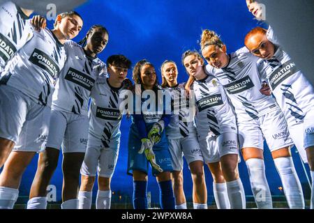 Anderlecht, Belgien. März 2024. Das Team Charleroi wurde vor einem Frauenfußballspiel zwischen RSC Anderlecht und Sporting du Pays de Charleroi am 18. Spieltag der Saison 2023 - 2024 der belgischen Lotto Womens Super League am Samstag, 9. März 2024 in Anderlecht, Belgien, dargestellt. Quelle: Sportpix/Alamy Live News Stockfoto