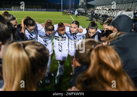 Anderlecht, Belgien. März 2024. Das Team Charleroi wurde vor einem Frauenfußballspiel zwischen RSC Anderlecht und Sporting du Pays de Charleroi am 18. Spieltag der Saison 2023 - 2024 der belgischen Lotto Womens Super League am Samstag, 9. März 2024 in Anderlecht, Belgien, dargestellt. Quelle: Sportpix/Alamy Live News Stockfoto