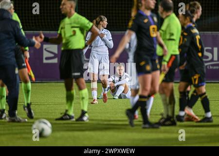 Anderlecht, Belgien. März 2024. Charleroi enttäuscht nach dem Frauenfußballspiel zwischen RSC Anderlecht und Sporting du Pays de Charleroi am 18. Spieltag der Saison 2023 - 2024 der belgischen Lotto Womens Super League am Samstag, 9. März 2024 in Anderlecht, Belgien. Quelle: Sportpix/Alamy Live News Stockfoto