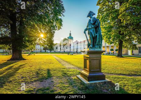 Statue Friedrich der große im Park von Schloss Charlottenburg, Berlin Stockfoto