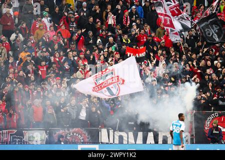 Toronto, Kanada. März 2024. Die Fans jubeln in der ersten Hälfte eines MLS-Fußballspiels zwischen Toronto FC und Charlotte FC am Samstag, den 9. März 2024. (Foto: Michael Chisholm/SIPA USA) Credit: SIPA USA/Alamy Live News Stockfoto