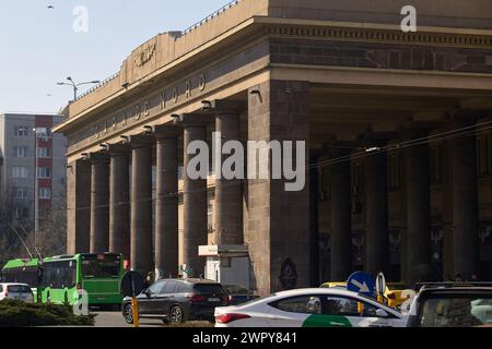 Bukarest, Rumänien - 03. März 2024: Fassade des Nordbahnhofs von Bukarest. Dieses Bild ist nur für redaktionelle Zwecke bestimmt. Stockfoto