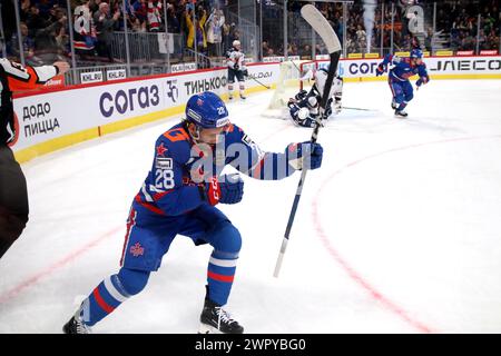 Sankt Petersburg, Russland. März 2024. SKA Hockey Club Spieler Sergei Tolchinsky (28) in Aktion während des Spiels der Kontinental Hockey League, Gagarin Cup, Spiel 5, Finalsaison 1/8 KHL 2023 - 2024 zwischen SKA Sankt Petersburg und Torpedo Nischni Nowgorod in der SKA Arena. (Endpunktzahl; SKA St. Petersburg 3:0 Torpedo Nischni Nowgorod) Credit: SOPA Images Limited/Alamy Live News Stockfoto