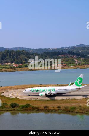 Transavia Boeing 737-8K2 F-HTVC Taxiing Ioannis Kapodistris Airport, Korfu, Griechenland Stockfoto