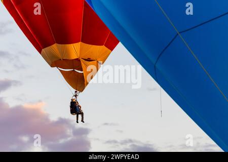 Peking, Australien. März 2024. Heißluftballons sind am 9. März 2024 über Canberra, Australien, abgebildet. Als eines der wichtigsten Veranstaltungen in der australischen Hauptstadt findet hier vom 9. Bis 17. März Canberra Balloon Spectacular statt. Quelle: Chu Chen/Xinhua/Alamy Live News Stockfoto