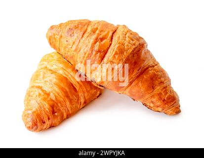 Zwei Croissants im Stapel sind auf weißem Hintergrund mit Beschneidungspfad isoliert. Stockfoto