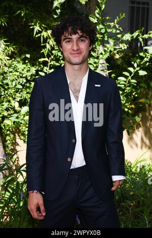 Beverly Hills, USA. März 2024. Ezra French läuft auf dem roten Teppich bei der Gold Meets Gold Academy Awards Party, die am 9. März 2024 in der Résidence de France in Beverly Hills, KALIFORNIEN, stattfand. (Foto: Anthony Behar/SIPA USA) Credit: SIPA USA/Alamy Live News Stockfoto