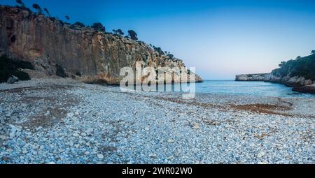 Cala Magraner, Kieselstrand, Küste von Manacor, Mallorca, Balearen, Spanien Stockfoto