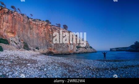 Cala Magraner, Kieselstrand, Küste von Manacor, Mallorca, Balearen, Spanien Stockfoto