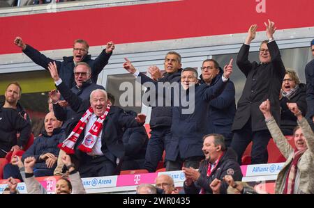 Feier 3-1 Harry Kane, FCB 9 : Karl-Heinz RUMMENIGGE (CEO, Vorstandsvorsitzender FCB AG), Herbert HAINER, Präsident und Ex-CEO des FCB Adidas, Präsident und ehemaliger Präsident Uli HOENESS (FCB), Max Eberl , Sportvorstand und Manager FC Bayern, Dr. Michael Diederich, Geschäftsführer Finanzvorstand und stellvertretender Vorstandsvorsitzender, Jan-Christian Dreesen , Finanzdirektor FCB, Walter MENNEKES, Unternehmer, Vizepräsident des FC Bayern, Prof. Dr. Dieter Mayer 2. Vizepräsident des FC Bayern München EV. Dieter Hoeness, im Spiel FC BAYERN MÜNCHEN - F Stockfoto