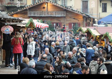 Mercatini Tirolesi di Natale nella città di Arezzo/Tiroler Weihnachtsmärkte in der Stadt Arezzo Stockfoto