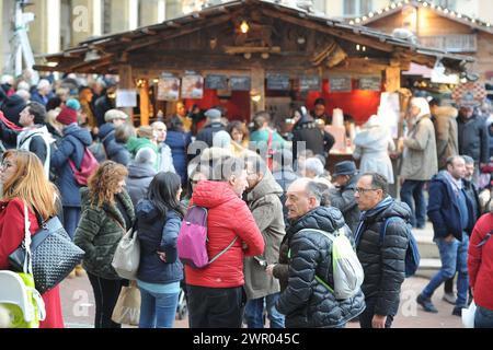 Mercatini Tirolesi di Natale nella città di Arezzo/Tiroler Weihnachtsmärkte in der Stadt Arezzo Stockfoto