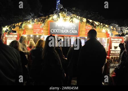 Mercatini Tirolesi di Natale nella città di Arezzo/Tiroler Weihnachtsmärkte in der Stadt Arezzo Stockfoto