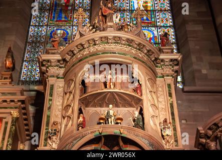 STRASSBURG, FRANKREICH - 4. JANUAR 2023: Astronomische Uhr in der Kathedrale unserer Frau von Straßburg, Fragment Stockfoto