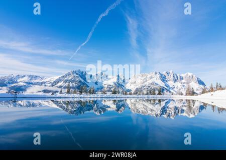Going am Wilden Kaiser: Wilder Kaiser, Teich Astbergsee, Schnee im Wilden Kaiser (Kaisergebirge), Tirol, Tirol, Österreich Stockfoto