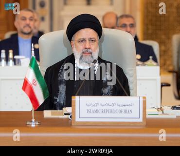 (240310) -- KAIRO, 10. März 2024 (Xinhua) -- der iranische Präsident Ebrahim Raisi nimmt am 11. November 2023 am Gemeinsamen Arabischen Islamischen Gipfel in Riad, Saudi-Arabien, Teil. (SPA/Handout Via Xinhua) Stockfoto