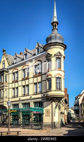 Colmar im Elsass an der Weinstraße 08.03.24: Altstadtbild von Colmar mit Kopfsteinpflaster, Fachwerkbauten aus dem Mittelalter und der Renaissance. Place de la CathÃ drale steht das gotische Martinsmünster. Klein Venedig. Colmar Altstadt Elsass Frankreich *** Colmar im Elsass an der Weinstraße 08 03 24 Altstadt von Colmar mit Kopfsteinpflaster, Fachwerkhäusern aus dem Mittelalter und dem Renaissance Place de la Cathôdrale steht die gotische St. Martins Minster Little Venice Colmar Altstadt Elsaß Frankreich 20240308 114927 Stockfoto